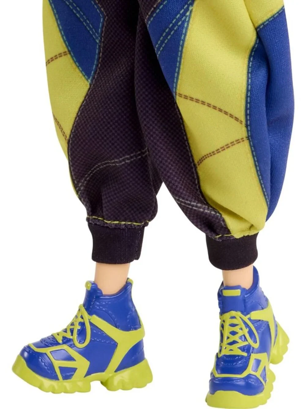 Kpop-Inspired Demon Hunter Fashion Doll - HUNTR/X Zoey Collectible Figure